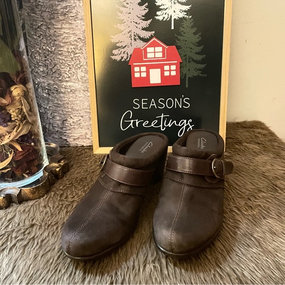 CLARKS Chocolate Brown Suede, Leather Clogs, Mules, Bendables 8.5 - Picture 1 of 6